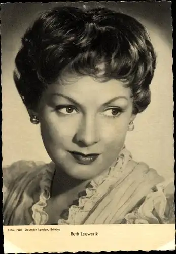 Ak Schauspielerin Ruth Leuwerik, Portrait