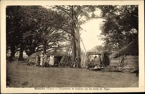 Ak Bamako Mali, Campement de bateliers sur les bords du Niger, arbres