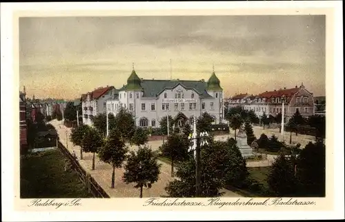 Ak Radeberg in Sachsen, Friedrichstraße, Kriegerdenkmal, Badstraße