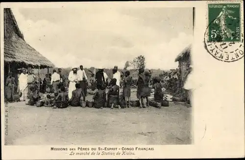 Ak Französisch Kongo, Missions des Pères du St. Esprit, Le marché de la Station de Kialou