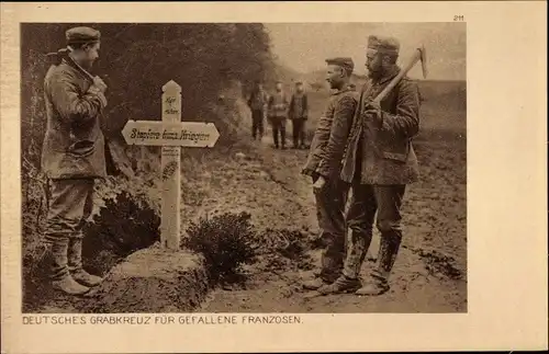 Ak Dt. Grabkreuz f. 3 franz. Soldaten, Dt. Soldaten 1914