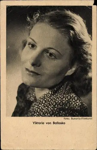 Ak Schauspielerin Viktoria von Ballasko, Portrait