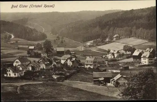 Ak Bad Elster im Vogtland, Kessel, Gesamtansicht vom Ort, Vogelschau, Wald, Wiese