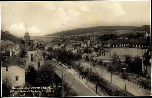 Ak Bad Oberschlema Bad Schlema im Erzgebirge Sachsen, Mühlenstraße mit Kirche und Kurhaus