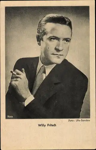 Ak Schauspieler Willy Fritsch, Portrait, Zigarette