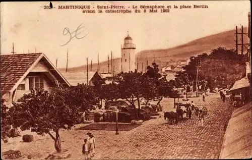 Ak Saint Pierre Martinique, Le Sémaphore et la place Bertin avant la catastrophe du 8 Mai 1902