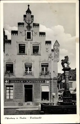 Ak Offenburg am Schwarzwald, Fischmarkt, Hirschapotheke