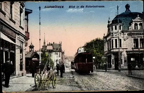 Ak Saarbrücken im Saarland, Blick in die Victoriastraße, Straßenbahn