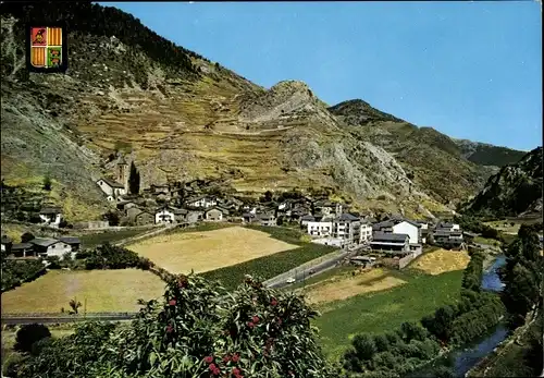 Ak Canillo Andorra, vue générale d'en haut, paysage montagneux, rivière, blason