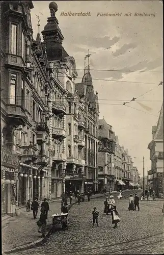 Ak Halberstadt in Sachsen Anhalt, Breiteweg, Fischmarkt, Fußgänger, Schienen, Geschäfte