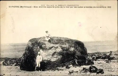Ak Saint Pierre Martinique, Bloc énorme apporté près de la mer par les nuées ardentes de nov. 1902