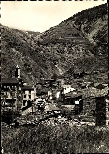 Ak Canillo Andorra, Cahpelle Santa Creu et vue partielle sur le village