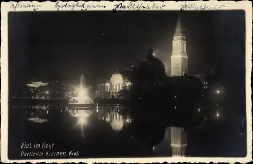 Foto Ak Kiel in Schleswig Holstein, Nachtbeleuchtung, Partie am kleinen Kiel