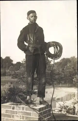 Foto Ak Schornsteinfeger bei der Arbeit, Ausrüstung