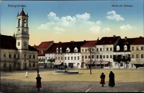 Ak Königsbrück in der Oberlausitz, Marktplatz, Rathaus, Springbrunnen, Kinder, Kolonialwarengeschäft