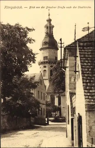 Ak Königsbrück in der Oberlausitz, Blick auf die Stadtkirche von der Dresdner Straße