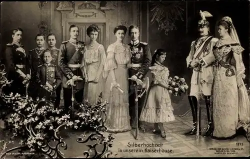 Ak Preußisches Kaiserhaus, Silberhochzeit Kaiser Wilhelm II., Kaiserin Auguste Viktoria, Prinzen