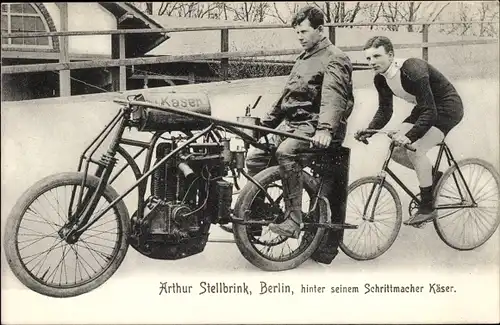 Ak Arthur Stellbrink, Berlin, hinter seinem Schrittmacher Käser, Radrennfahrer, Steherrennen