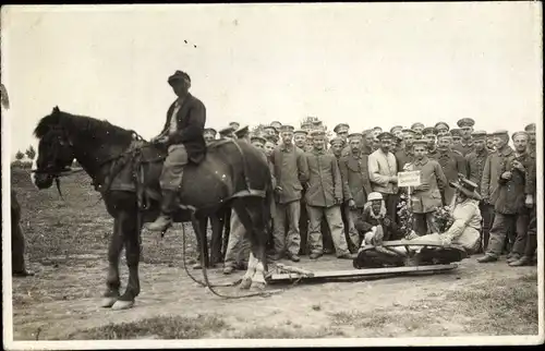 Foto Ak Deutsche Soldaten in Uniformen, Kostümierte, Handels U Boot Deutschland, Pferd, I. WK