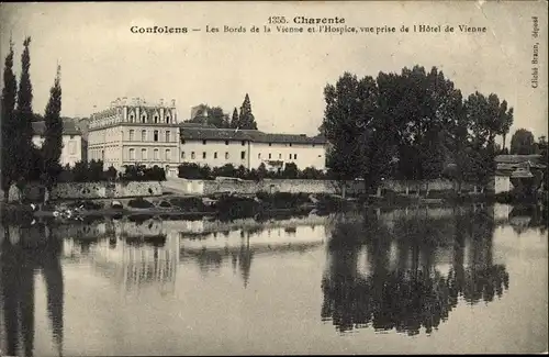 Ak Confolens Charente, Les Bordds de la Vienne et l'Hospice, vue prise de l'Hotel de Vienne