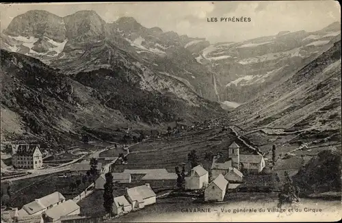 Ak Gavarnie Hautes Pyrénées, Vue générale du Village et du Cirque