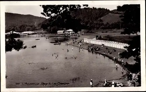 Ak Lac Chambon Puy de Dôme, Plage, Panorama vom Ort