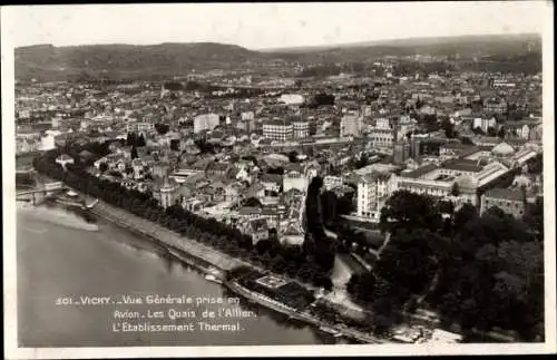 Ak Vichy Allier, Fliegeraufnahme, Les Quais de l'Allier, L'Etablissement Thermal