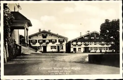 Ak Weiler Simmerberg in Schwaben, Kirchplatz, Portal