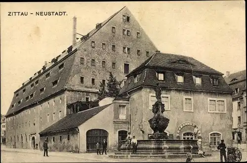 Ak Zittau in der Oberlausitz, Neustadt, Marstall, Brunnen