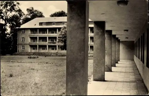 Ak Karlsburg, Diabetikerheim, Innenhof des neuen Reihenhauses, Westflügel