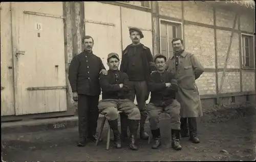Foto Ak Kriegsgefangene Franzosen, Gruppenportrait