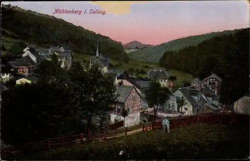 Ak Mühlenberg Holzminden in Niedersachsen, Teilansicht vom Ort, Feld, Mann, Kirche, Wald
