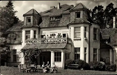 Ak Neuglobsow Stechlin Brandenburg, FDGB Erholungsheim, Totalansicht, Gartenseite, Balkon, Gäste