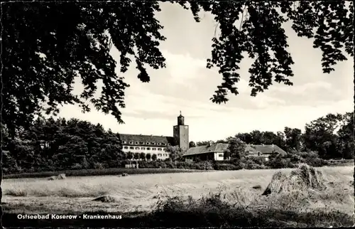 Ak Ostseebad Koserow auf Usedom, Feldpartie am Waldrand, Krankenhaus, Turm