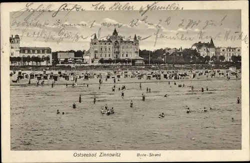 Ak Ostseebad Zinnowitz auf Usedom, Badestrand, Panorama, Blick vom Wasser aus, Teilansicht vom Ort