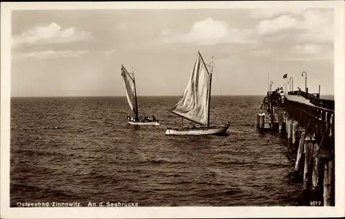 Ak Ostseebad Zinnowitz auf Usedom, Seebrücke, Meerblick, Segelboote