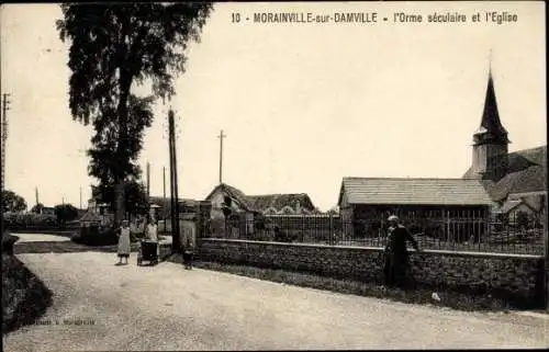 Ak Morainville Damville Eure, L'Orme séculaire et l'Église