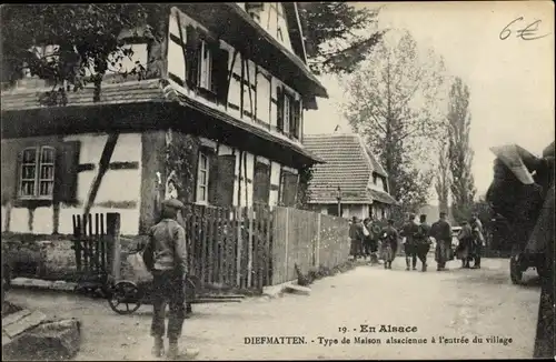 Ak Diefmatten Elsass Haut Rhin, Maison Alsacienne, Entrée du village