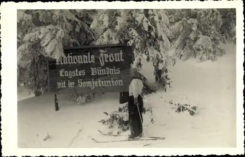 Foto Ak Nationale Front, Engstes Bündnis mit der Sowjetunion, Skifahrer