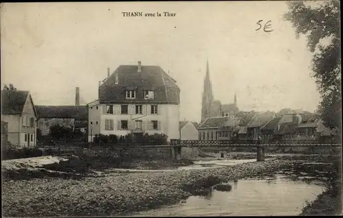 Ak Thann Elsass Haut Rhin, avec la Thur, Brücke, Kirche