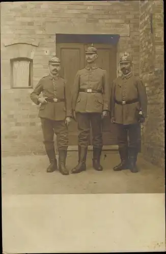 Foto Ak Deutsche Soldaten in Uniformen, Pickelhauben