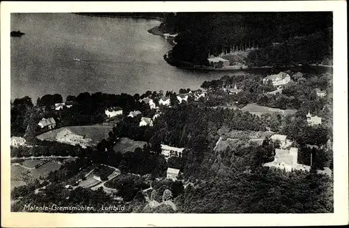 Ak Malente Gremsmühlen in Ostholstein, Blick auf den Ort, Fliegeraufnahme