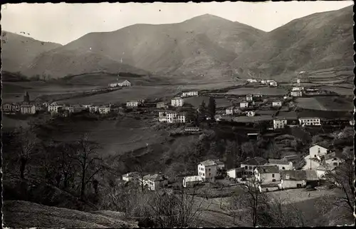 Ak Luzaide Valcarlos Navarra Spanien, Blick auf den Ort mit Umgebung, Berge