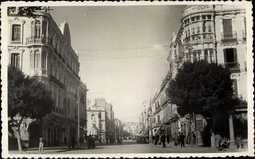 Foto Ak Spanien, Straßenpartie in einer Stadt