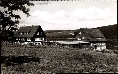 Ak St. Andreasberg Braunlage im Harz, Mindener Hütte, Jugendwanderheim, Gesamtansicht, Wald