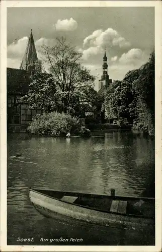 Ak Soest in Nordrhein Westfalen, Am großen Teich, Boot, Blick auf Kirchturm