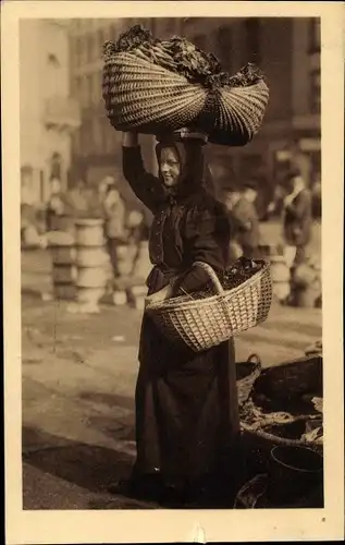 Ak Hamburg, Straßenhändlerin mit Weidenkörben, Marktfrau