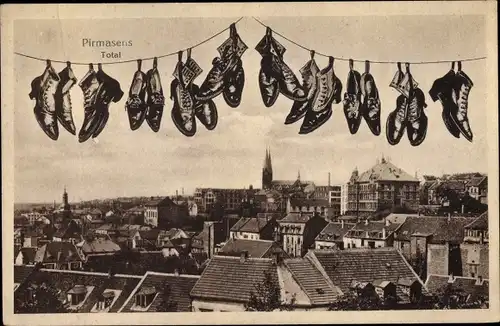 Ak Pirmasens am Pfälzerwald, Totalansicht, Wäscheleine m. Schuhen