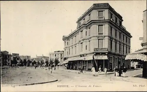 Ak Bizerte Tunesien, L'Avenue de France, Au Petit Louvre