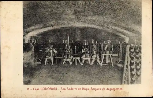 Ak Sant Sadurní d'Anoia Barcelona Katalonien, Casa Codorniu, Brigada de degorgement